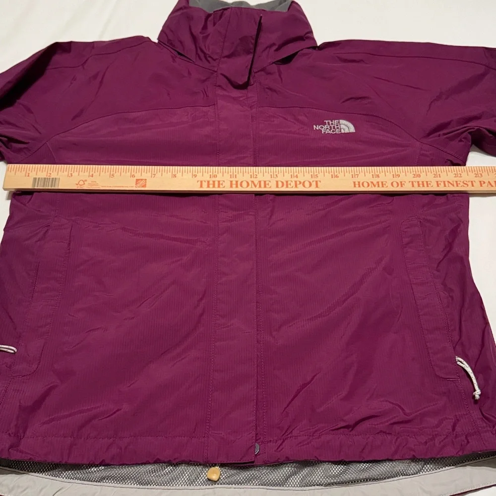 The North Face Women's Magenta Jacket with Packable Hoodie M - Picture 3 of 8
